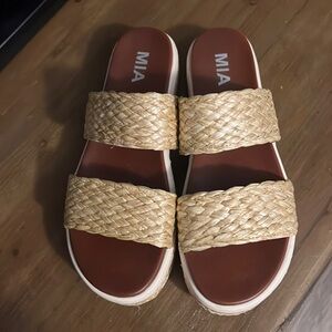 Mia Sandals in excellent condition